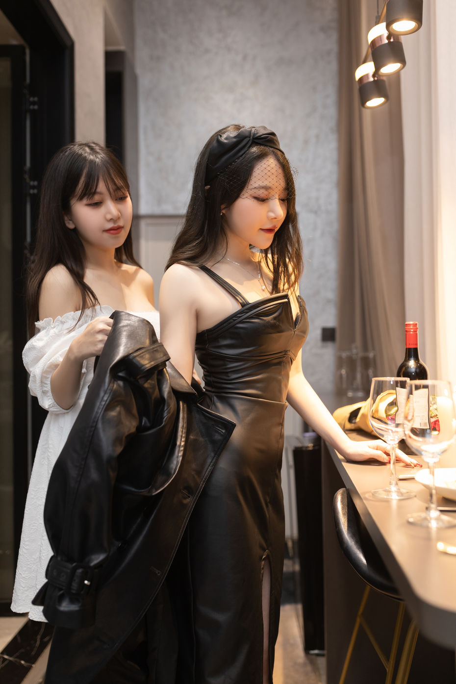 鱼子酱《妻子们的聚会》原版写真 [89P-2.29G]