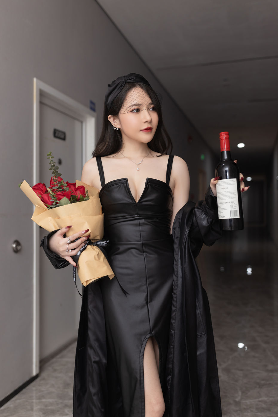 鱼子酱《妻子们的聚会》原版写真 [89P-2.29G]