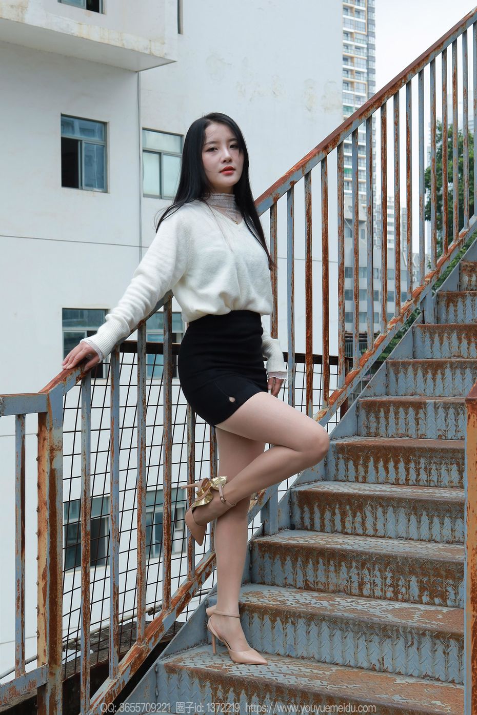 [IESS异思趣向] 2025.03.03 丝享家 1991 婉萍《酒杯美腿》[89P-101.3M]