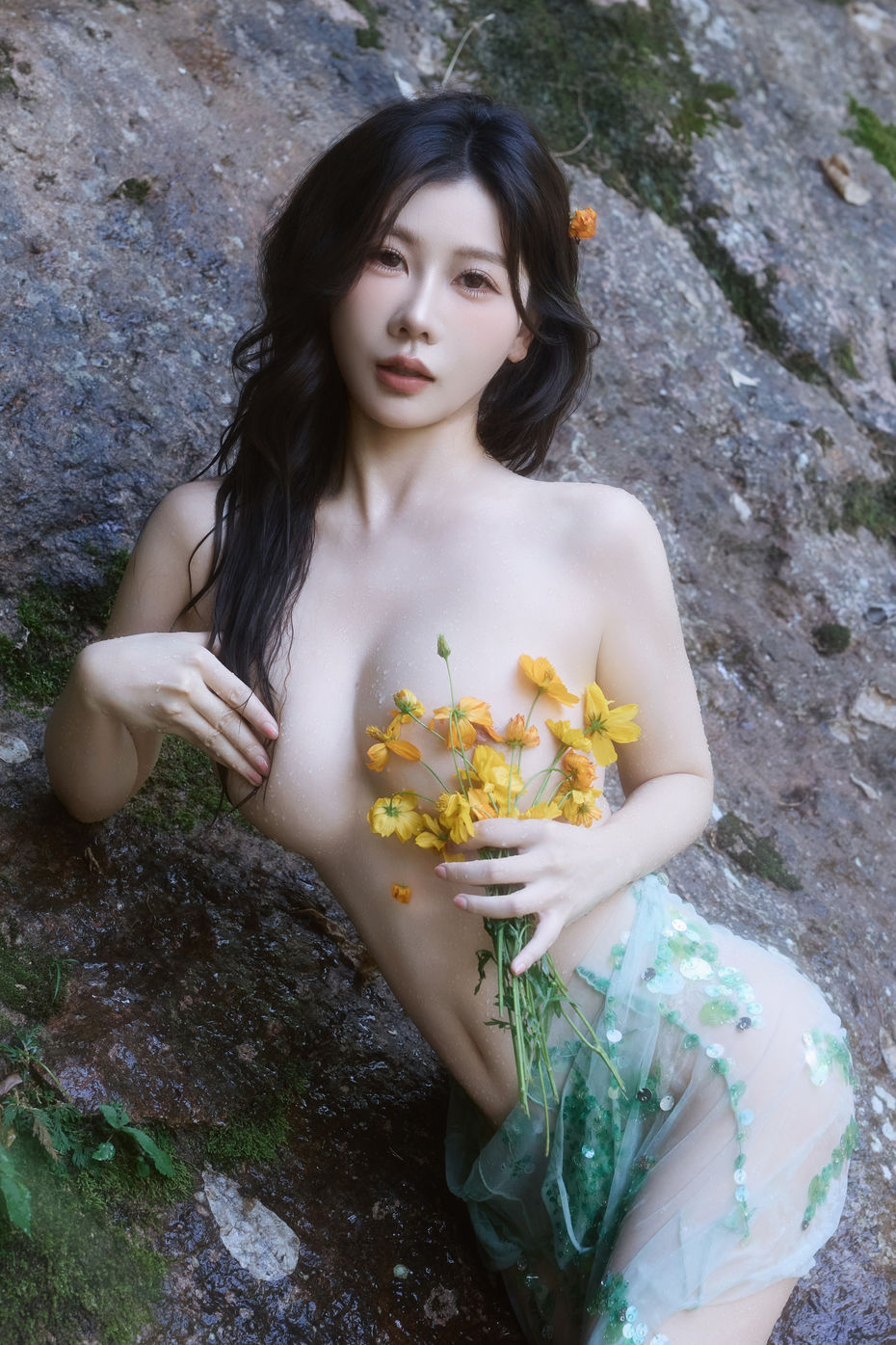 尹甜甜《夜场连衣裙》原版写真 [73P-622MB]