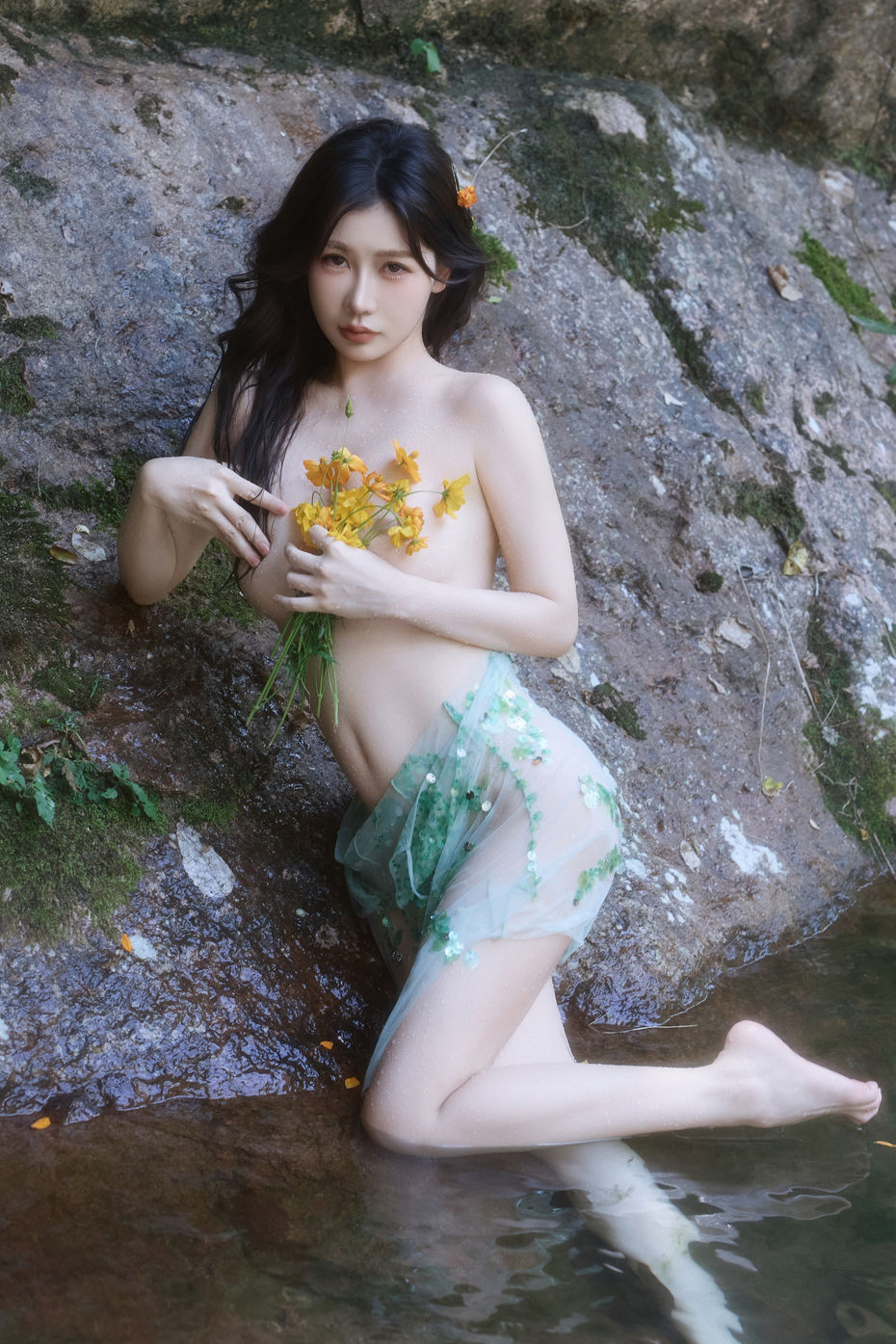 尹甜甜《夜场连衣裙》原版写真 [73P-622MB]
