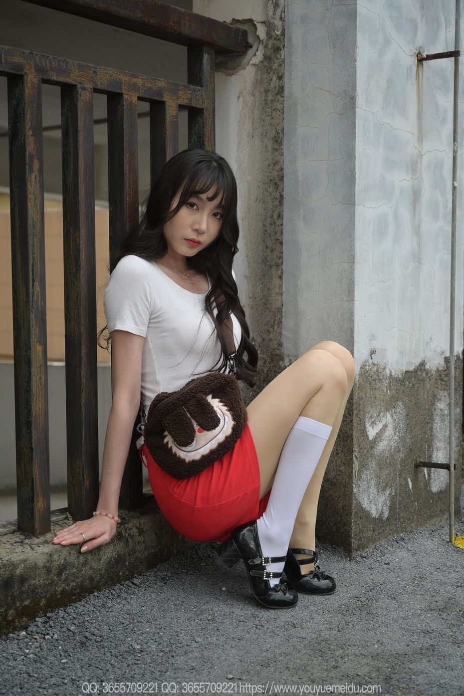 [IESS异思趣向] 2025.05.16 丝享家 2055 团团《红裙子（上）》[87P-157.3M]