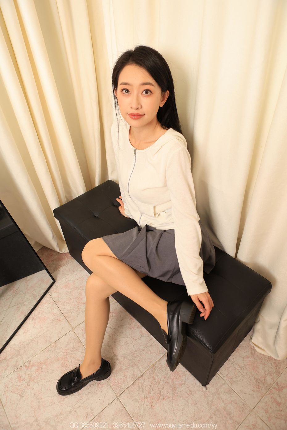 [IESS异思趣向] 2025.12.24 丝享家 2246 小婕《俏皮短裙》[87P-74MB]